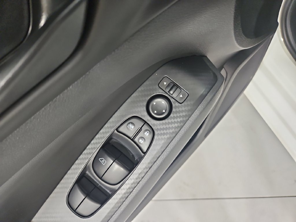 Used 2025 Nissan Altima 2.5 S FWD image 12