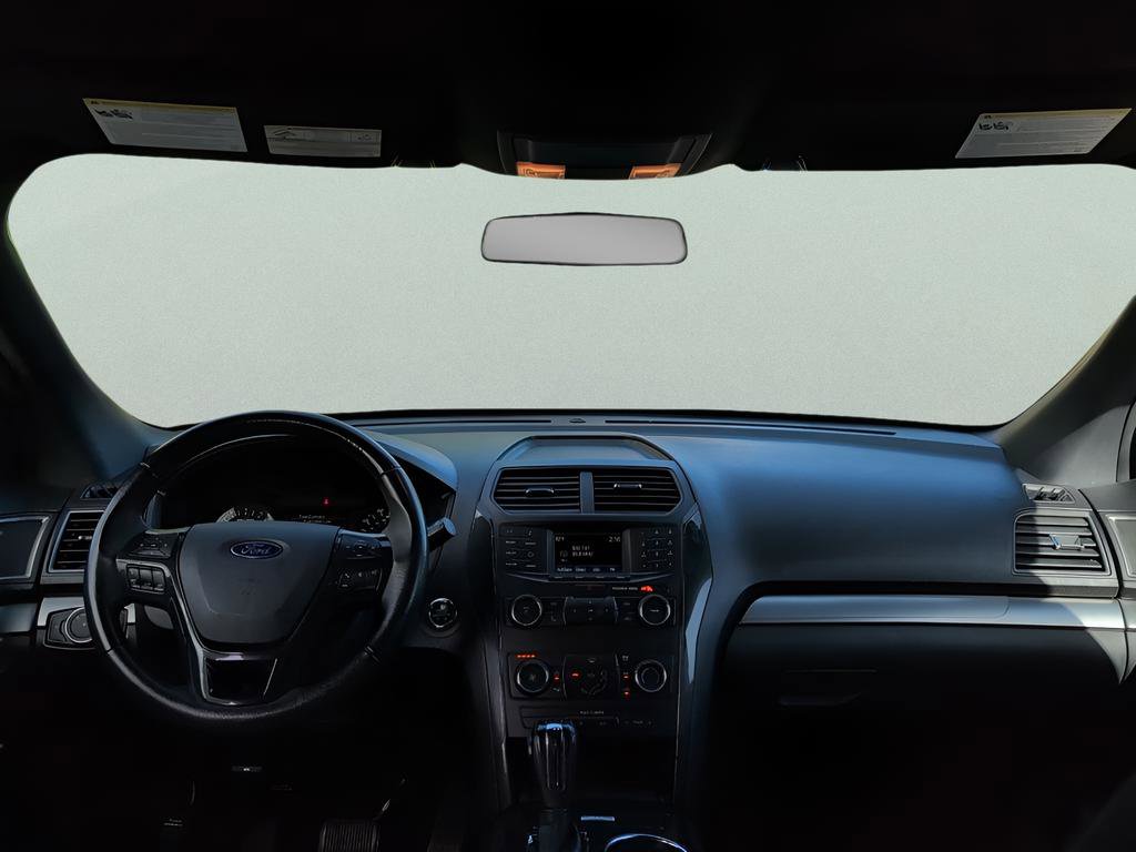 Used 2018 Ford Explorer XLT image 11