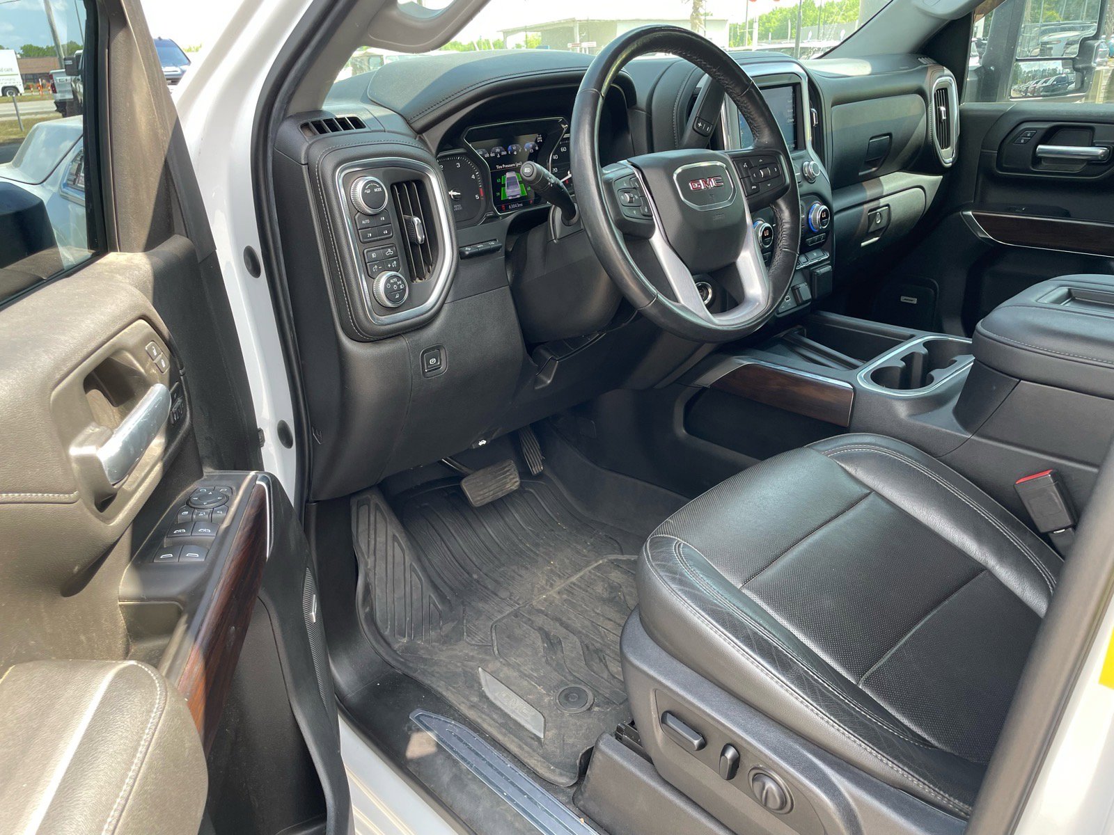 Used 2020 GMC Sierra 2500 SLT w/ SLT Premium Plus Package AWD/4WD image 4