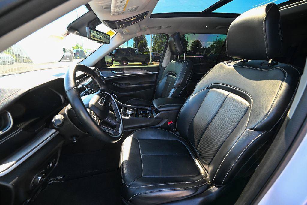 Used 2022 Jeep Grand Cherokee L Limited w/ Luxury Tech Group II AWD/4WD image 19