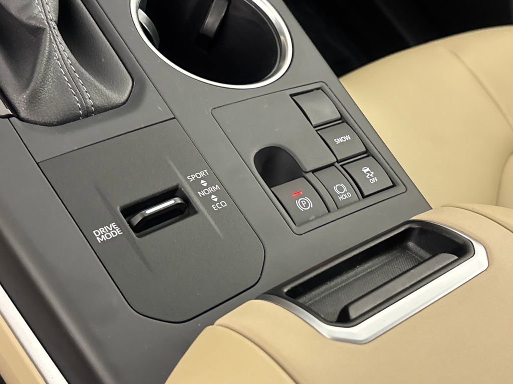 Certified 2025 Toyota Highlander XLE image 25