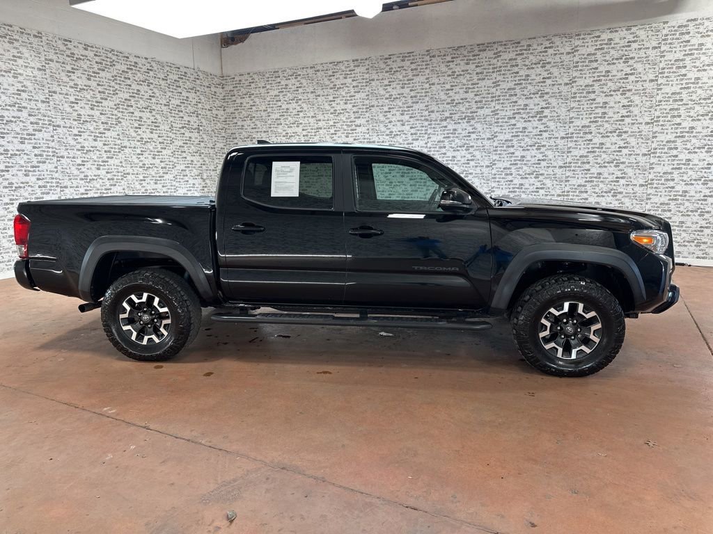 Used 2017 Toyota Tacoma TRD Off-Road image 8
