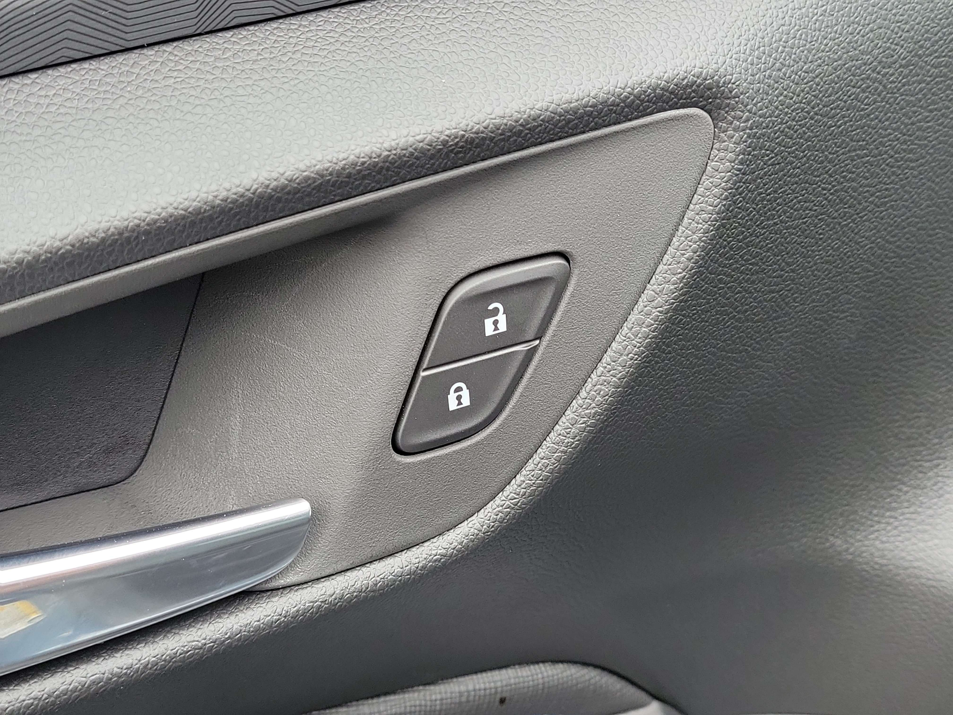 Used 2025 Buick Envista Sport Touring w/ Convenience I Package FWD image 19
