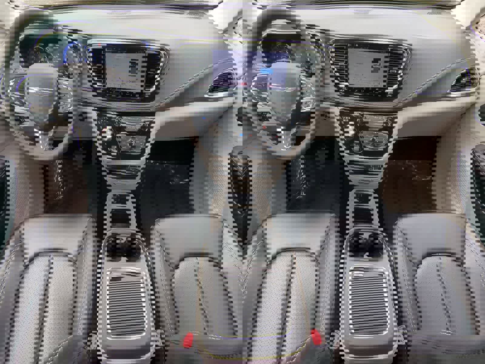 Used 2023 Chrysler Pacifica Touring-L image 14