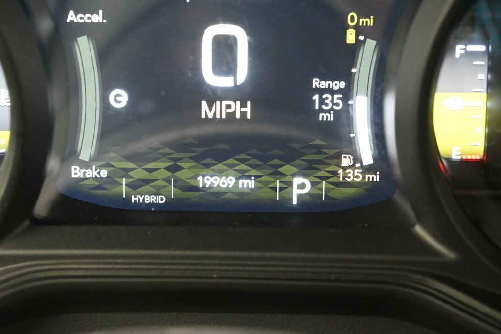 Used 2025 Jeep Wrangler Unlimited Rubicon 4xe w/ Convenience Group AWD/4WD image 17