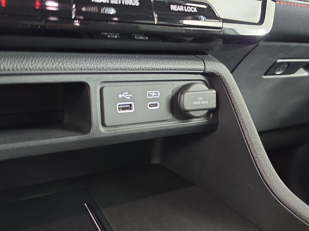 Used 2025 Honda Pilot Black Edition image 24