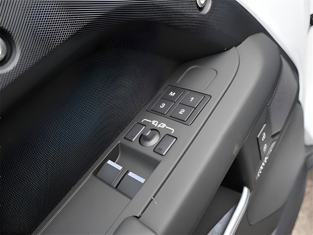 New 2025 Land Rover Defender 90 X-Dynamic SE image 40