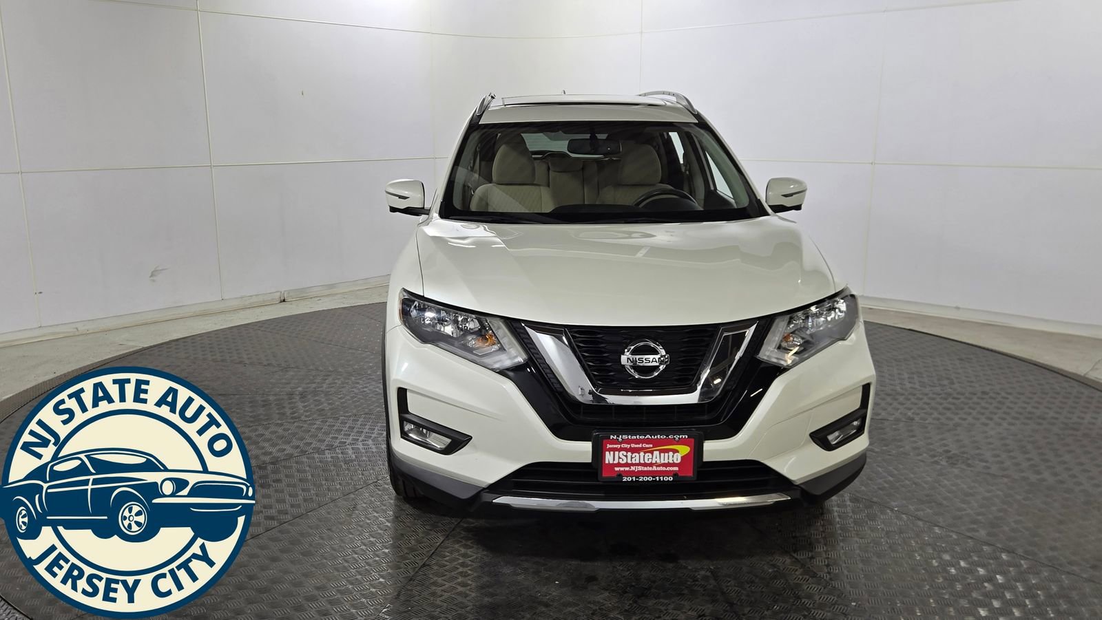 Used 2017 Nissan Rogue SV AWD/4WD image 2