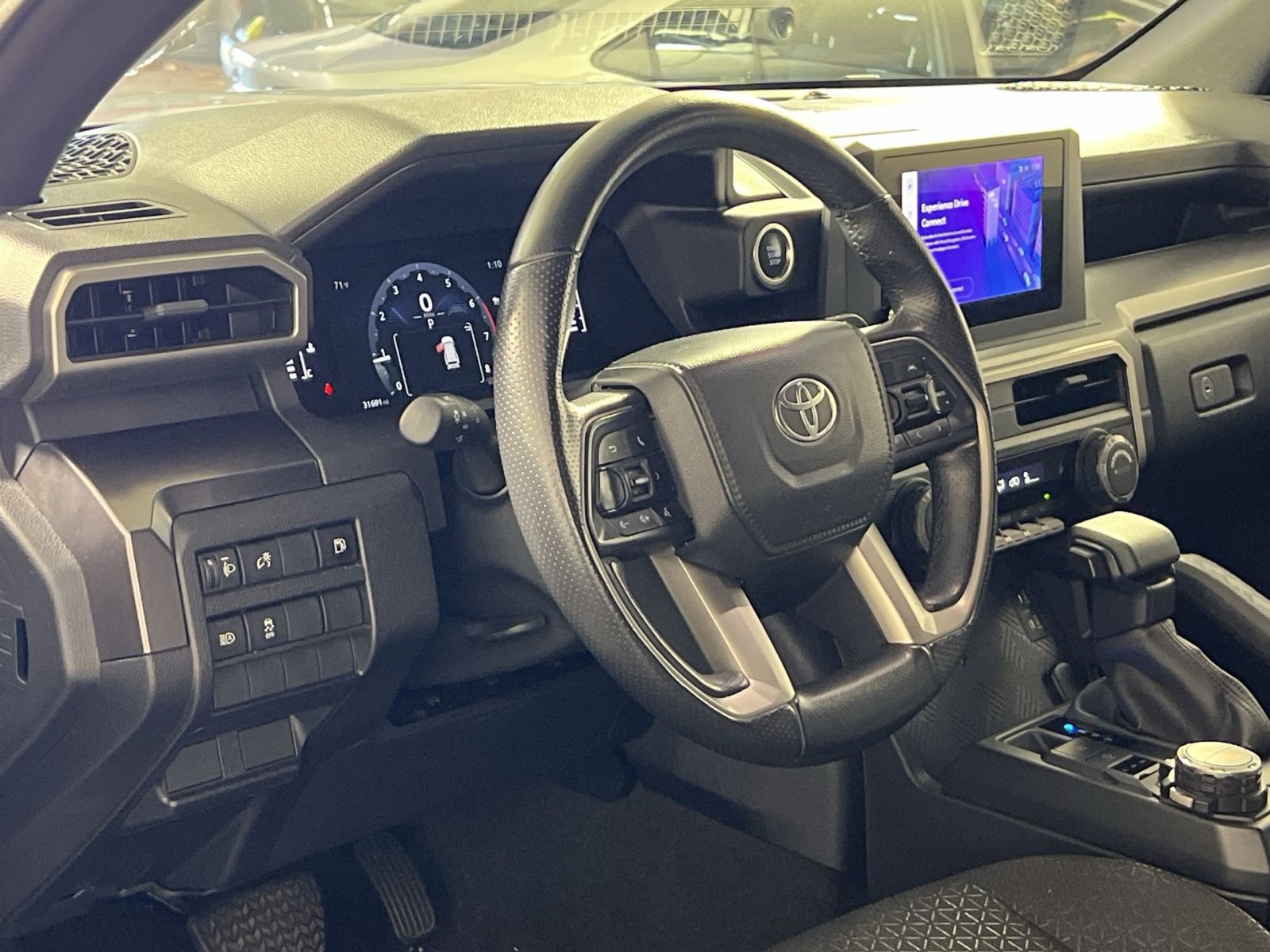 Used 2025 Toyota 4Runner SR5 AWD/4WD image 17