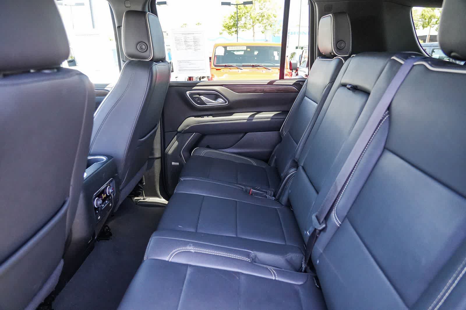 Used 2024 Chevrolet Suburban Premier AWD/4WD image 18