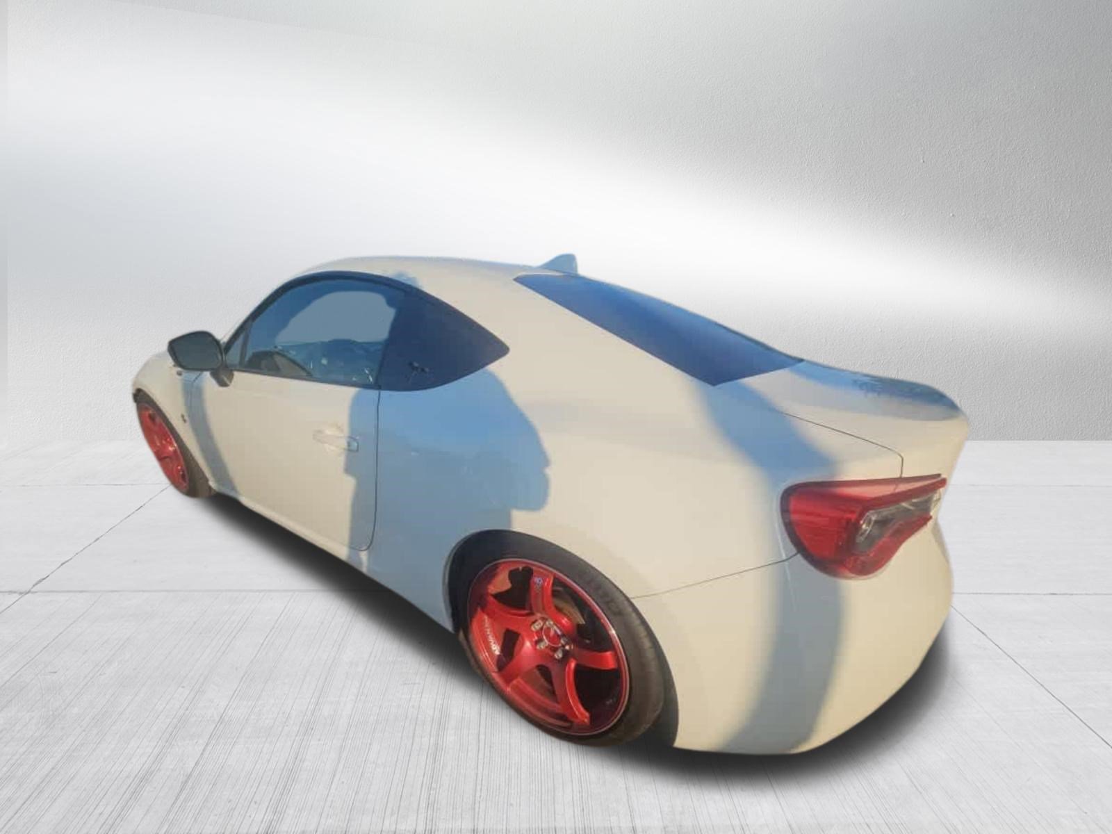 Used 2017 Toyota 86 RWD image 6