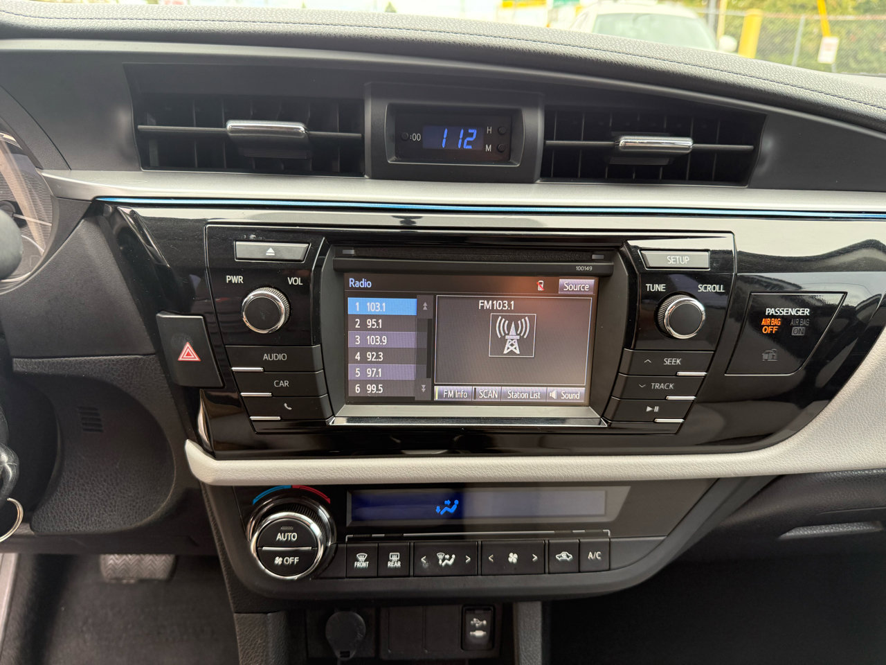 Used 2014 Toyota Corolla LE Premium image 24