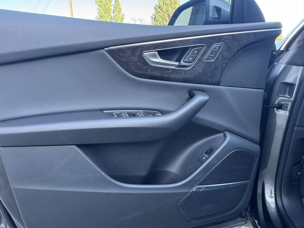 Used 2019 Audi Q8 Premium Plus AWD/4WD image 21