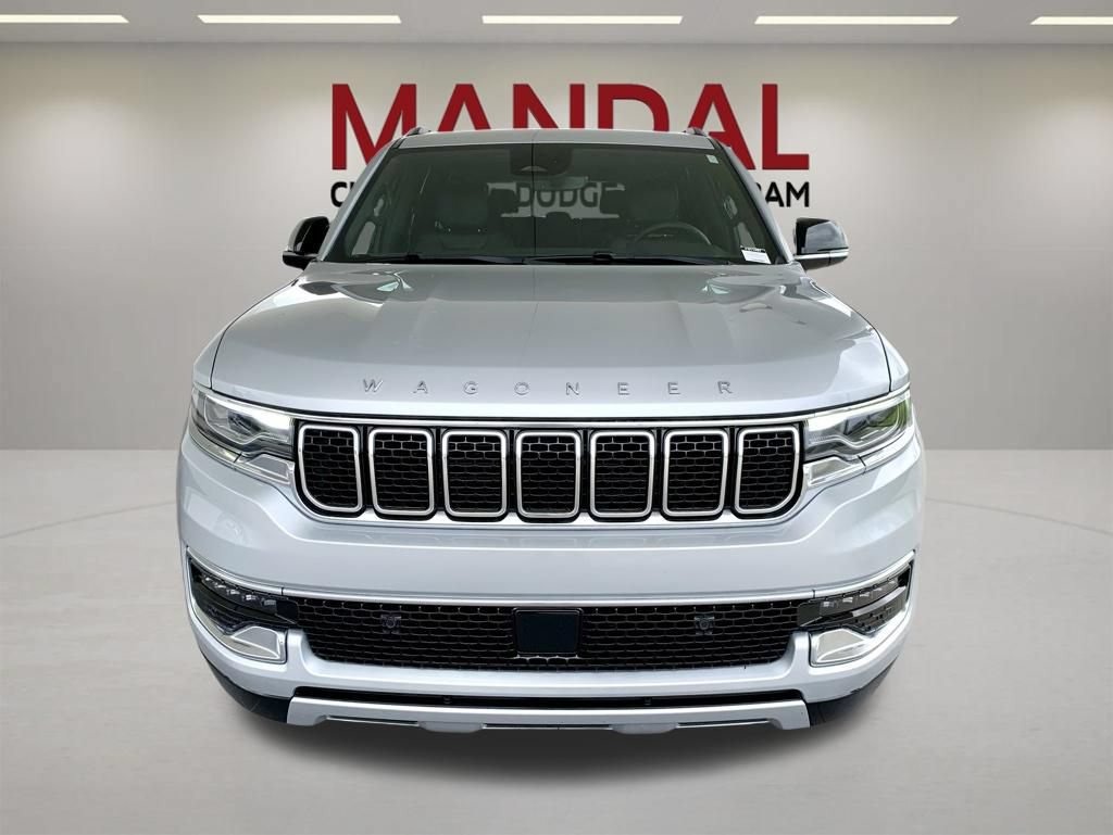 Used 2025 Jeep Wagoneer L Series II AWD/4WD image 3