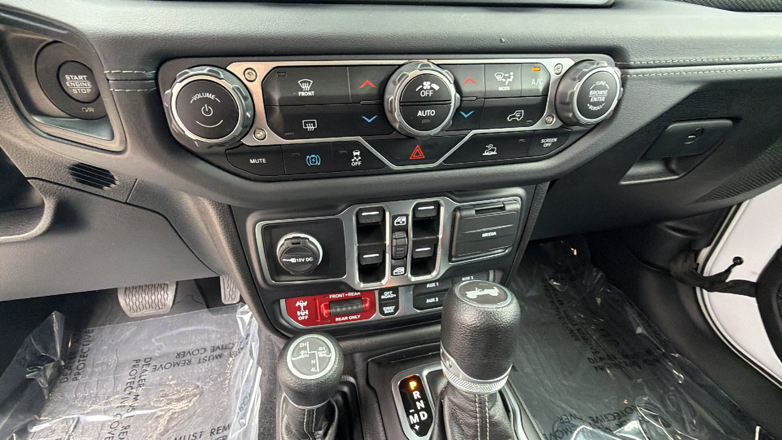 Used 2024 Jeep Wrangler Unlimited Rubicon 4xe image 32