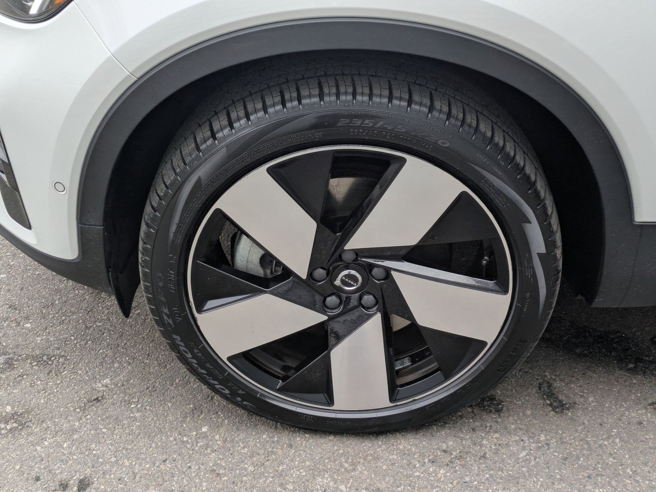 Certified 2023 Volvo C40 P8 Recharge Ultimate image 11