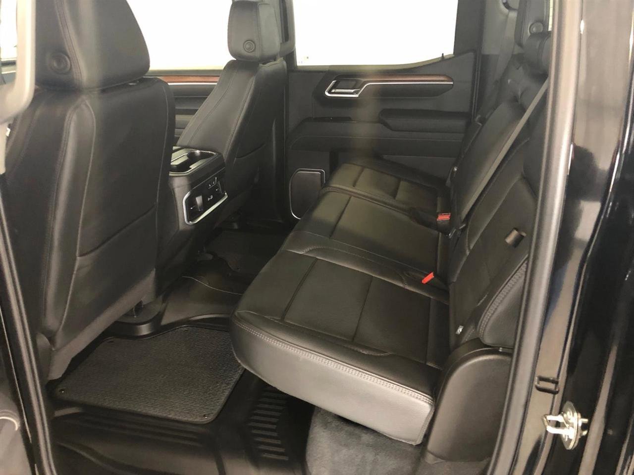 Used 2025 GMC Sierra 1500 Denali image 9