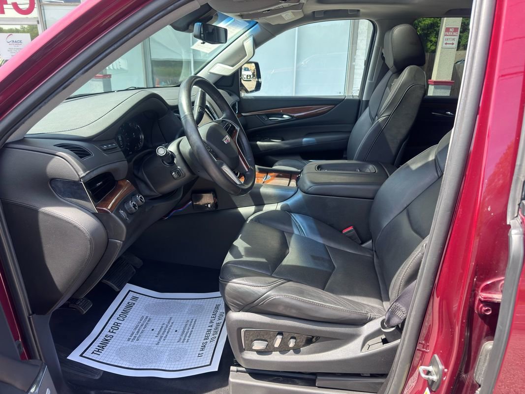 Used 2017 Cadillac Escalade ESV Luxury AWD/4WD image 16