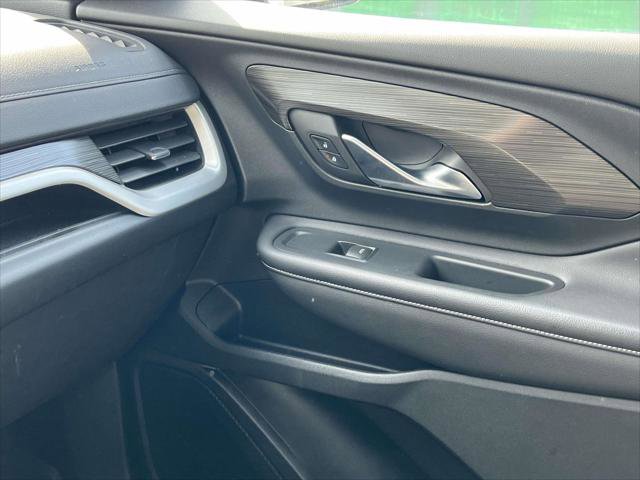 Used 2022 GMC Terrain SLE w/ Driver Convenience Package image 33