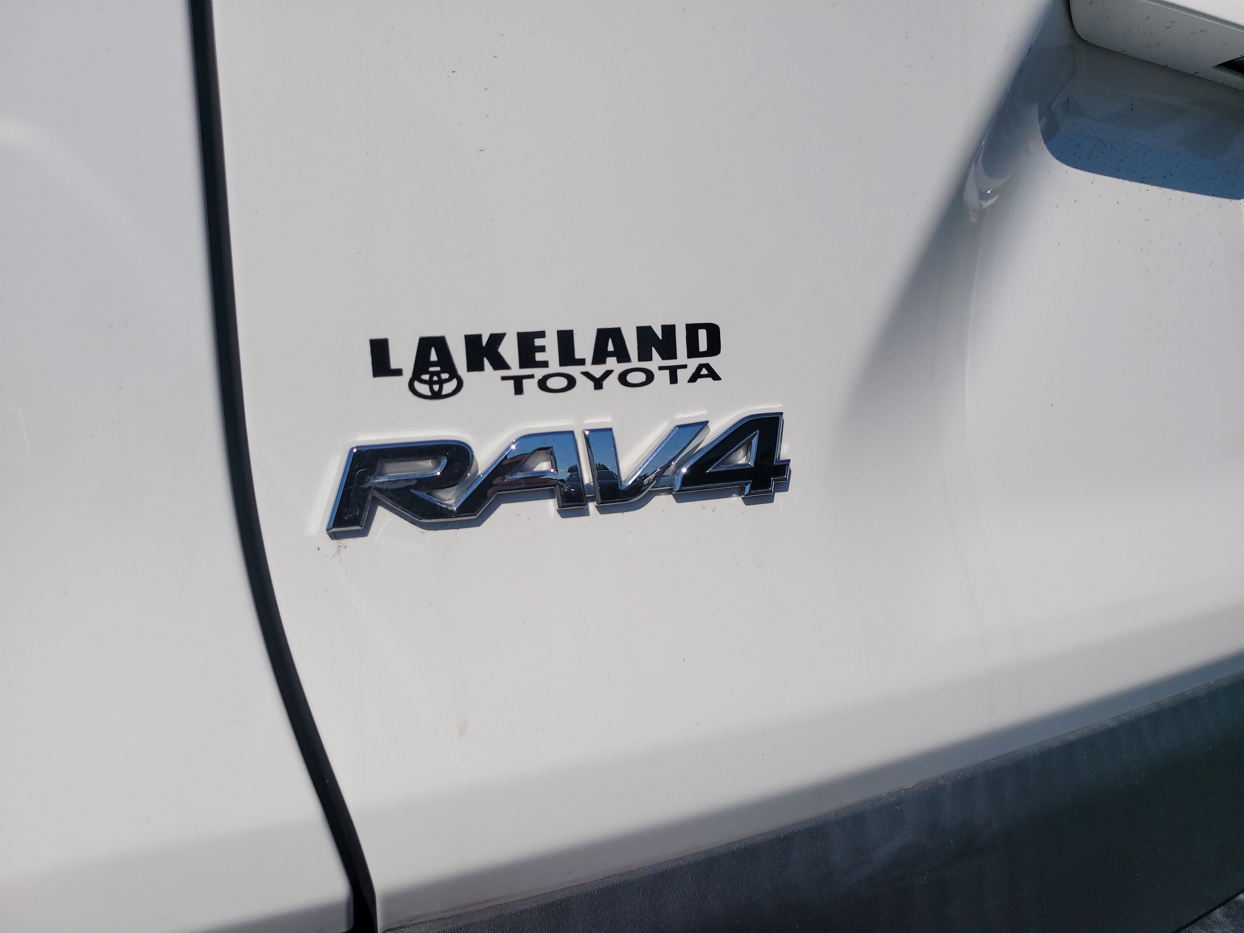 Used 2024 Toyota RAV4 XLE w/ Convenience Package FWD image 8