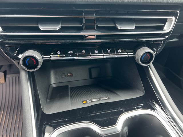 New 2026 Chevrolet Traverse LT w/ LPO, Floor Liner Package image 17