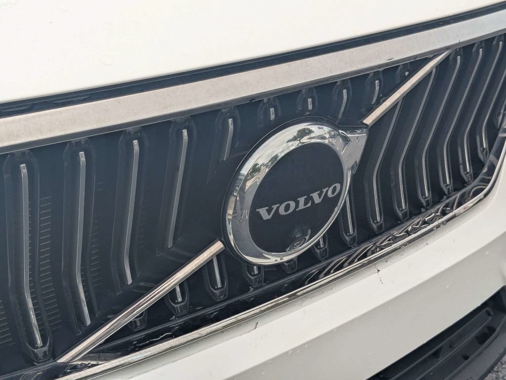 Certified 2023 Volvo XC40 B5 Plus w/ Protection Package Premier AWD/4WD image 11
