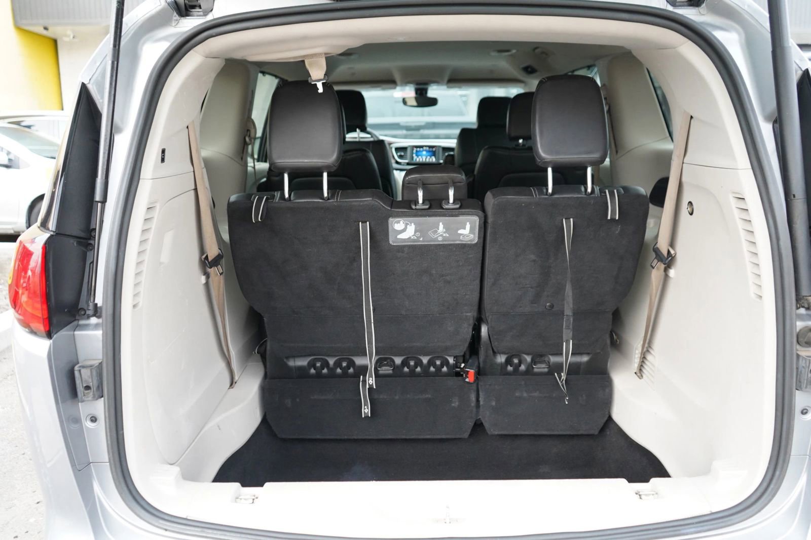 Used 2021 Chrysler Voyager Lxi image 21