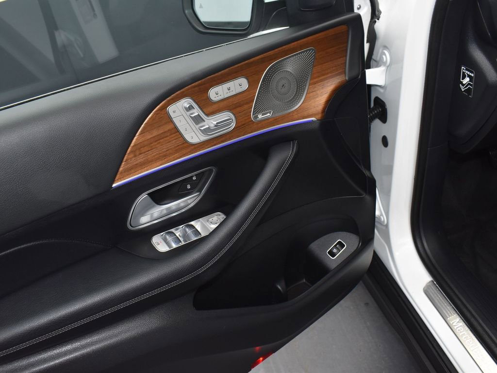 Used 2025 Mercedes-Benz GLS 450 4MATIC image 9