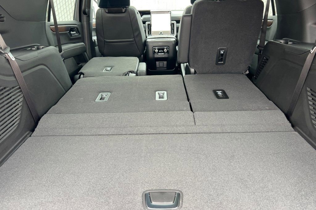 New 2026 GMC Yukon Denali w/ Denali Reserve Package AWD/4WD image 13
