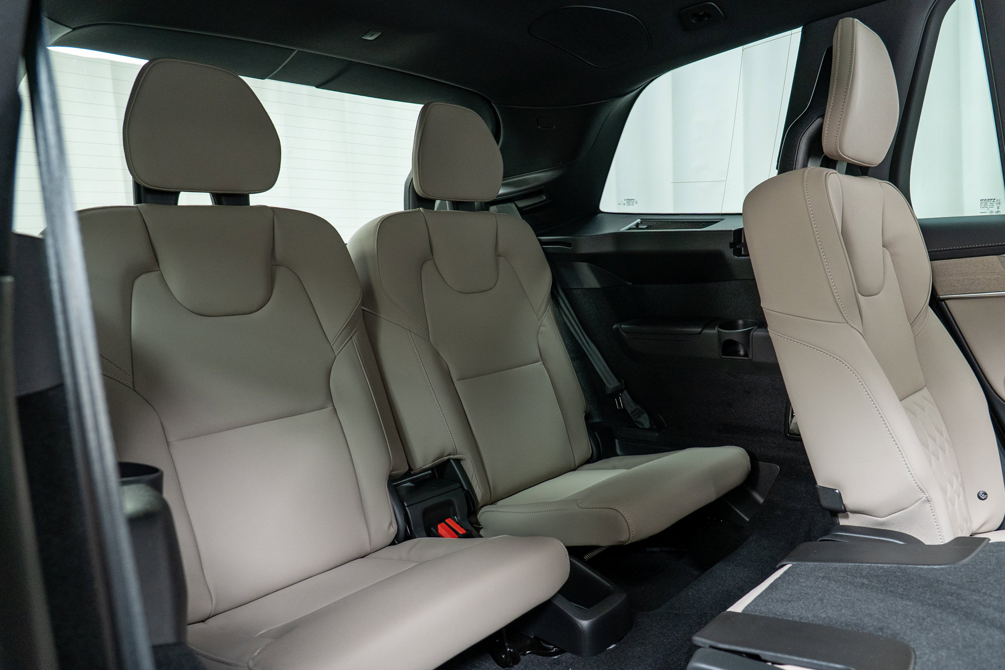 New 2026 Volvo XC90 B6 Plus w/ Protection Package Premier image 25