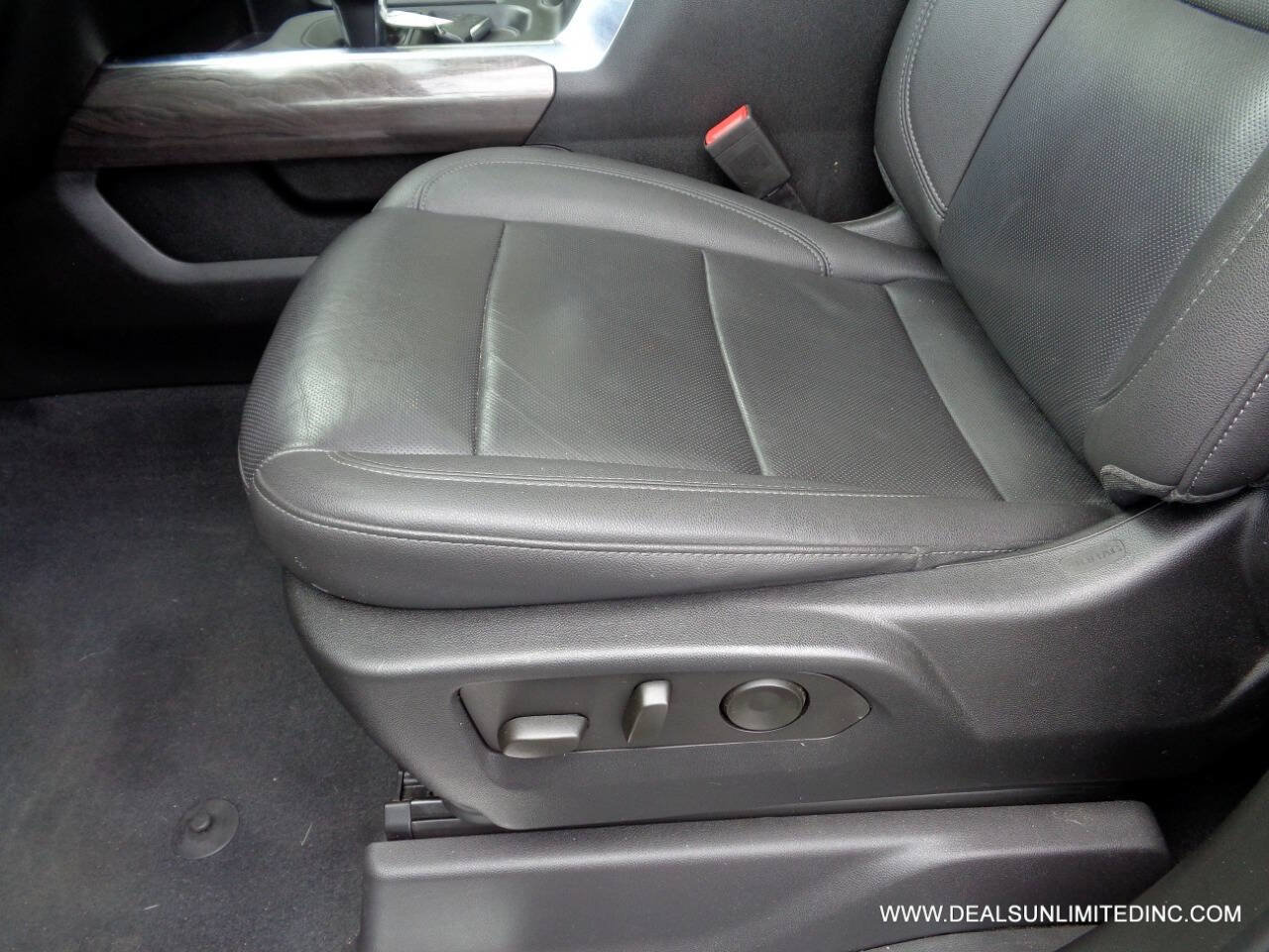 Used 2024 Chevrolet Silverado 1500 LTZ w/ LTZ Premium Package AWD/4WD image 8