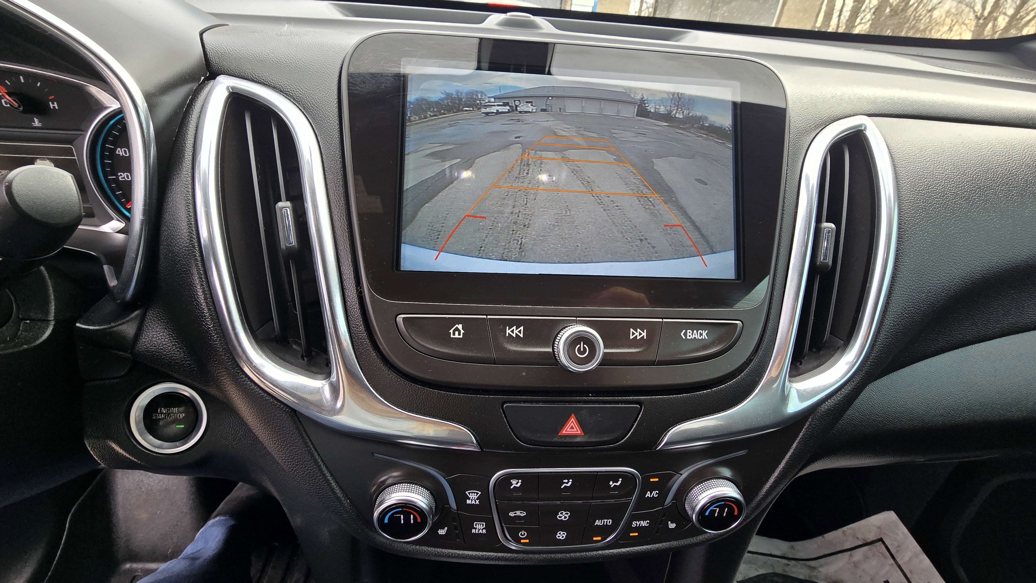 Used 2018 Chevrolet Equinox LT w/ Sun & Infotainment Package image 19