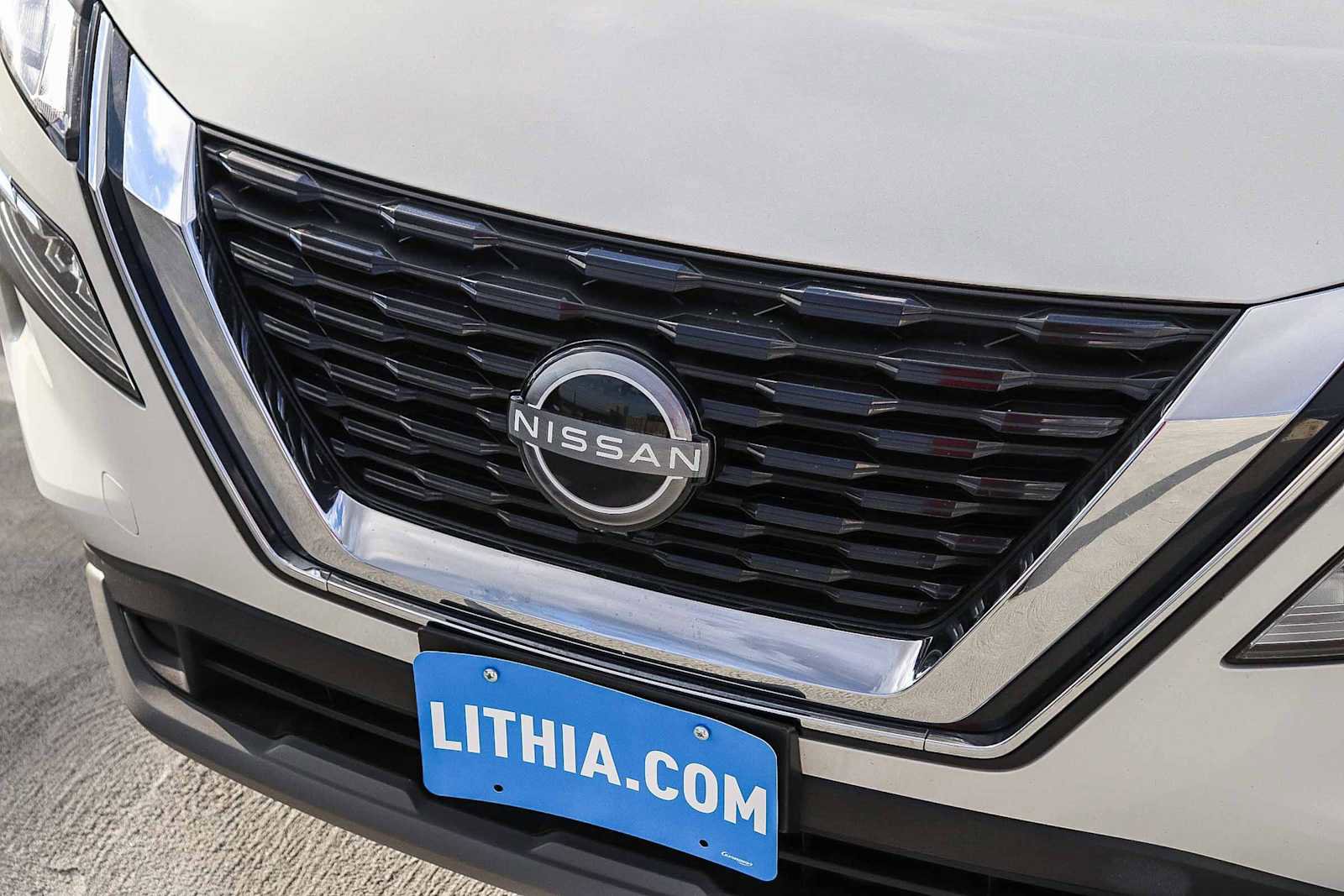 Used 2023 Nissan Rogue SV image 8