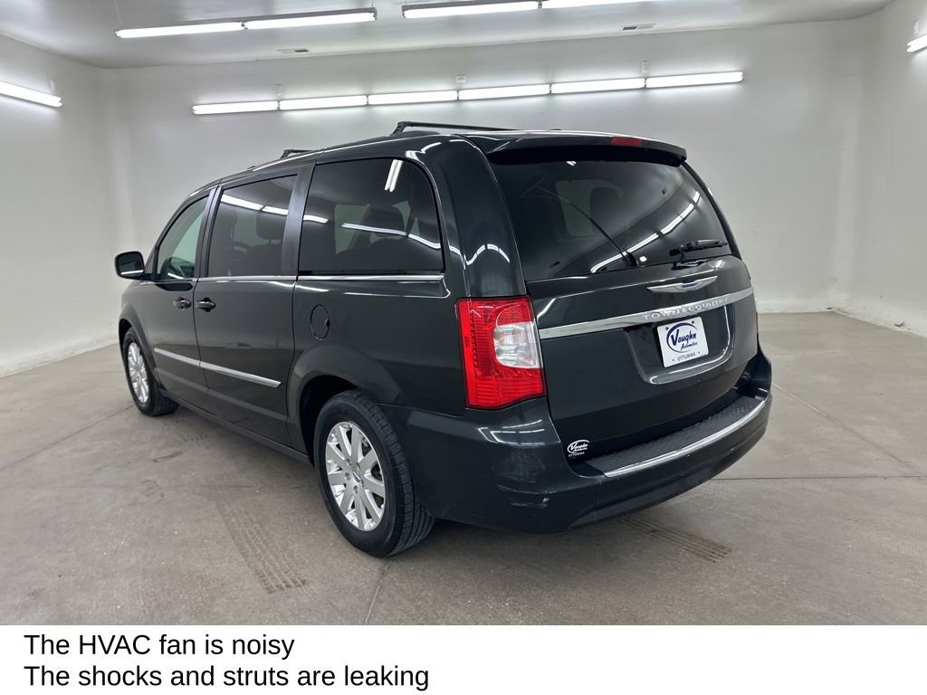 Used 2016 Chrysler Town & Country Touring image 8
