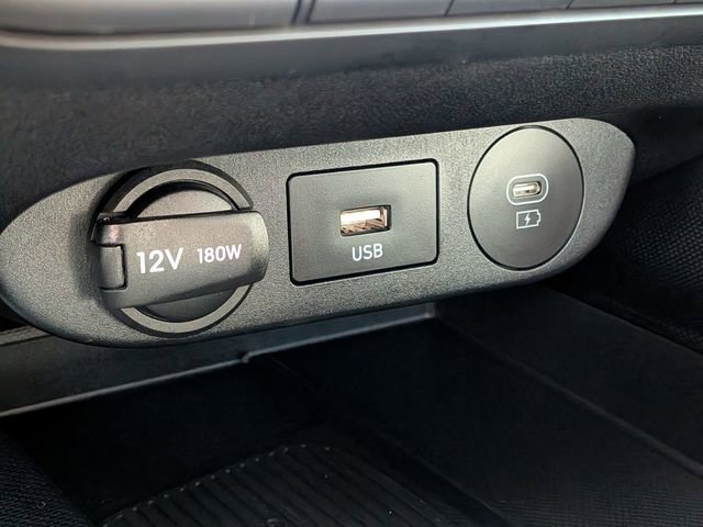 Used 2025 Hyundai Elantra Limited FWD image 24