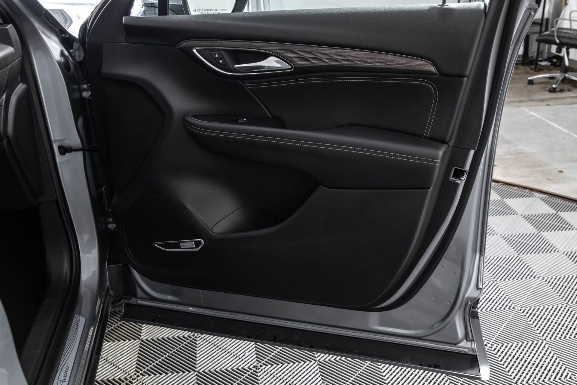 Used 2023 Buick Envision Avenir AWD/4WD image 45