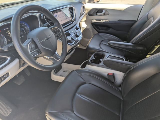 Used 2023 Chrysler Pacifica Touring-L FWD image 21