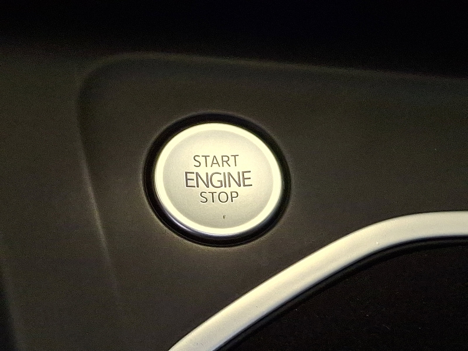 Used 2022 Volkswagen Golf R image 19