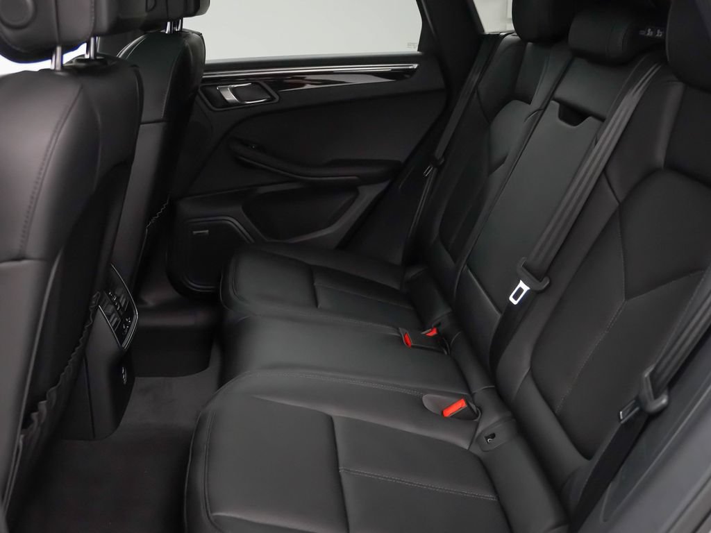 Certified 2026 Porsche Macan AWD/4WD image 18