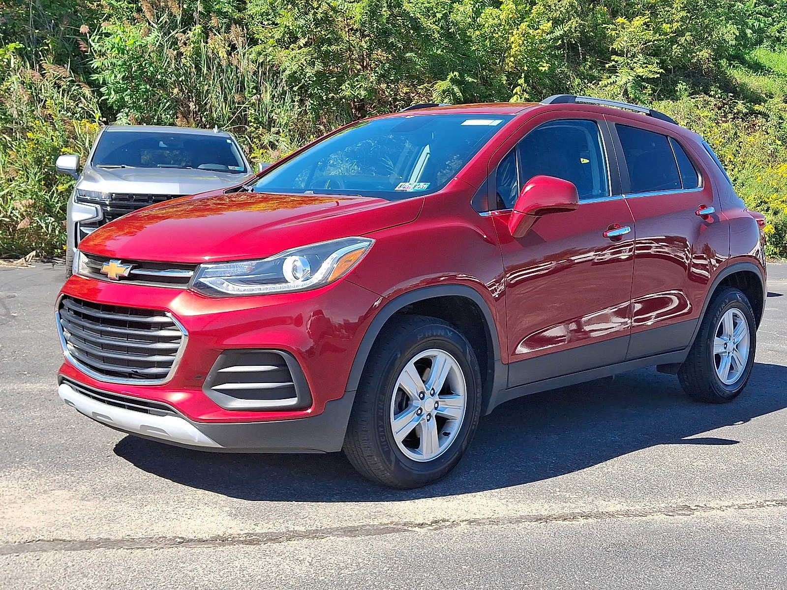 Used 2019 Chevrolet Trax LT w/ LT Convenience Package AWD/4WD image 3