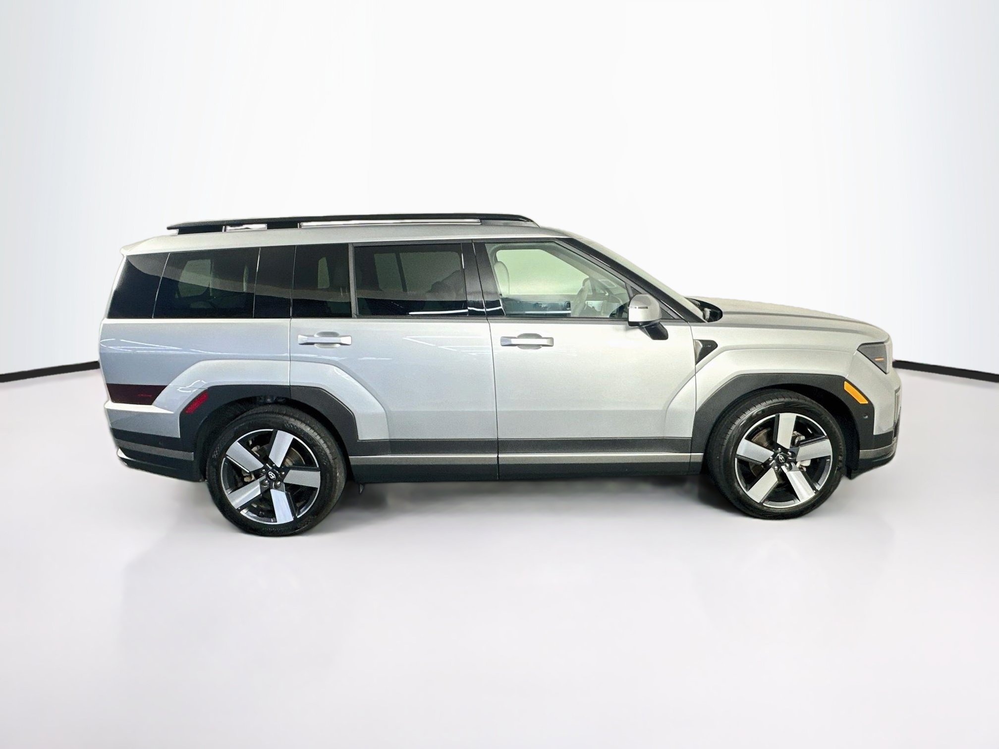 Used 2025 Hyundai Santa Fe Limited FWD image 10