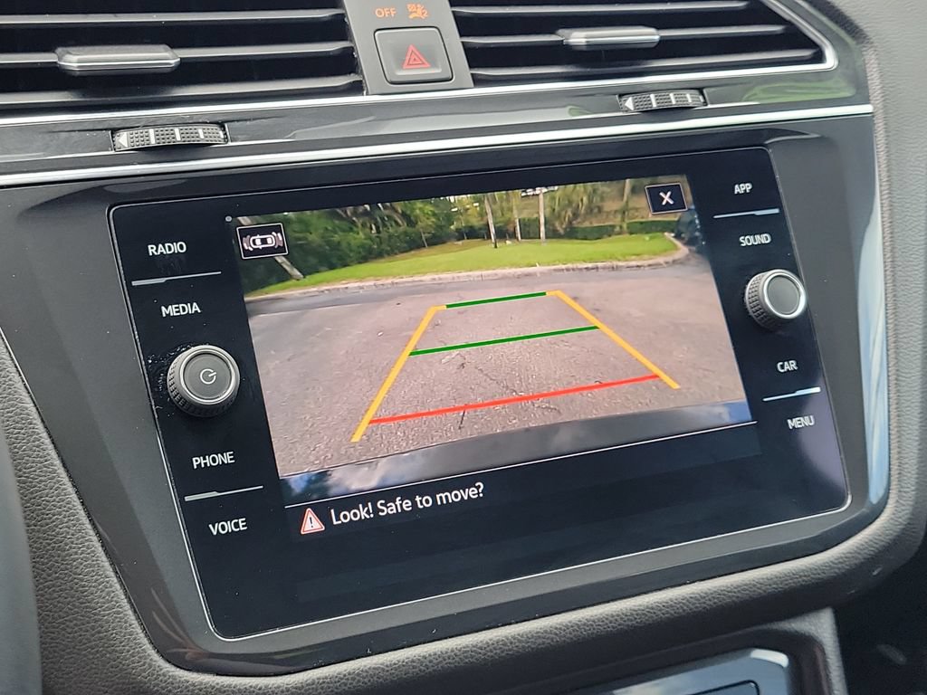 Used 2023 Volkswagen Tiguan SE w/ Panoramic Sunroof Package FWD image 24