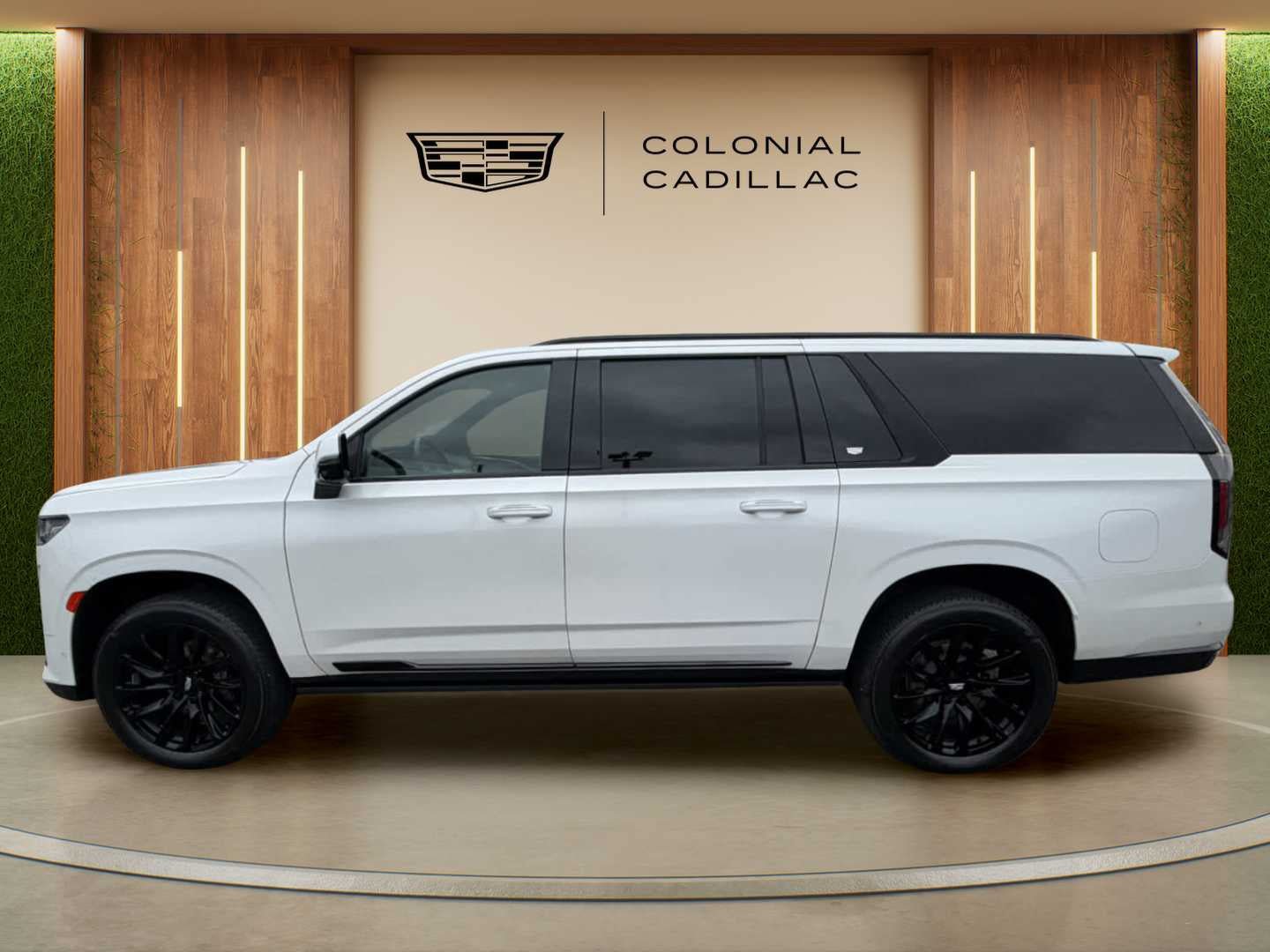 Used 2022 Cadillac Escalade ESV Sport w/ Touring Package AWD/4WD image 4