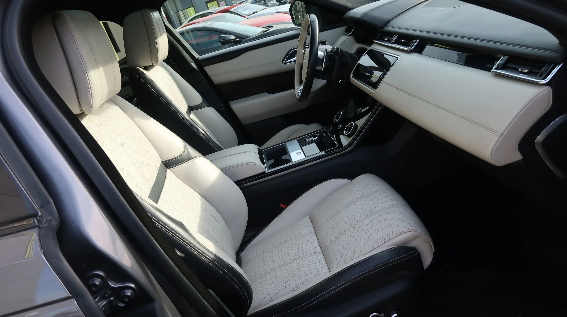 Used 2018 Land Rover Range Rover Velar image 25