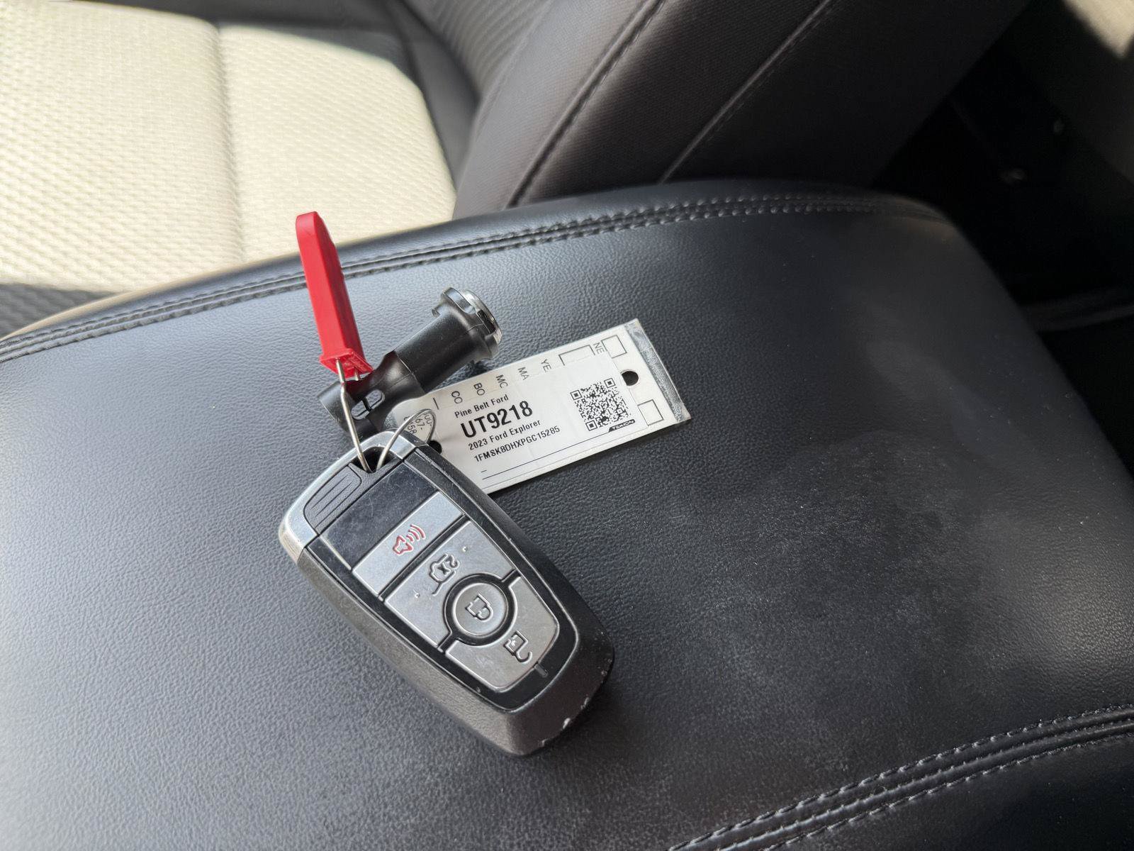Used 2023 Ford Explorer XLT AWD/4WD image 13