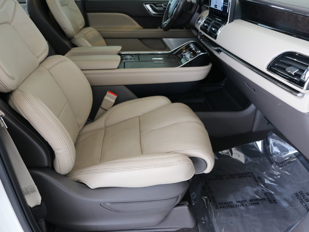Used 2022 Lincoln Navigator Reserve AWD/4WD image 46