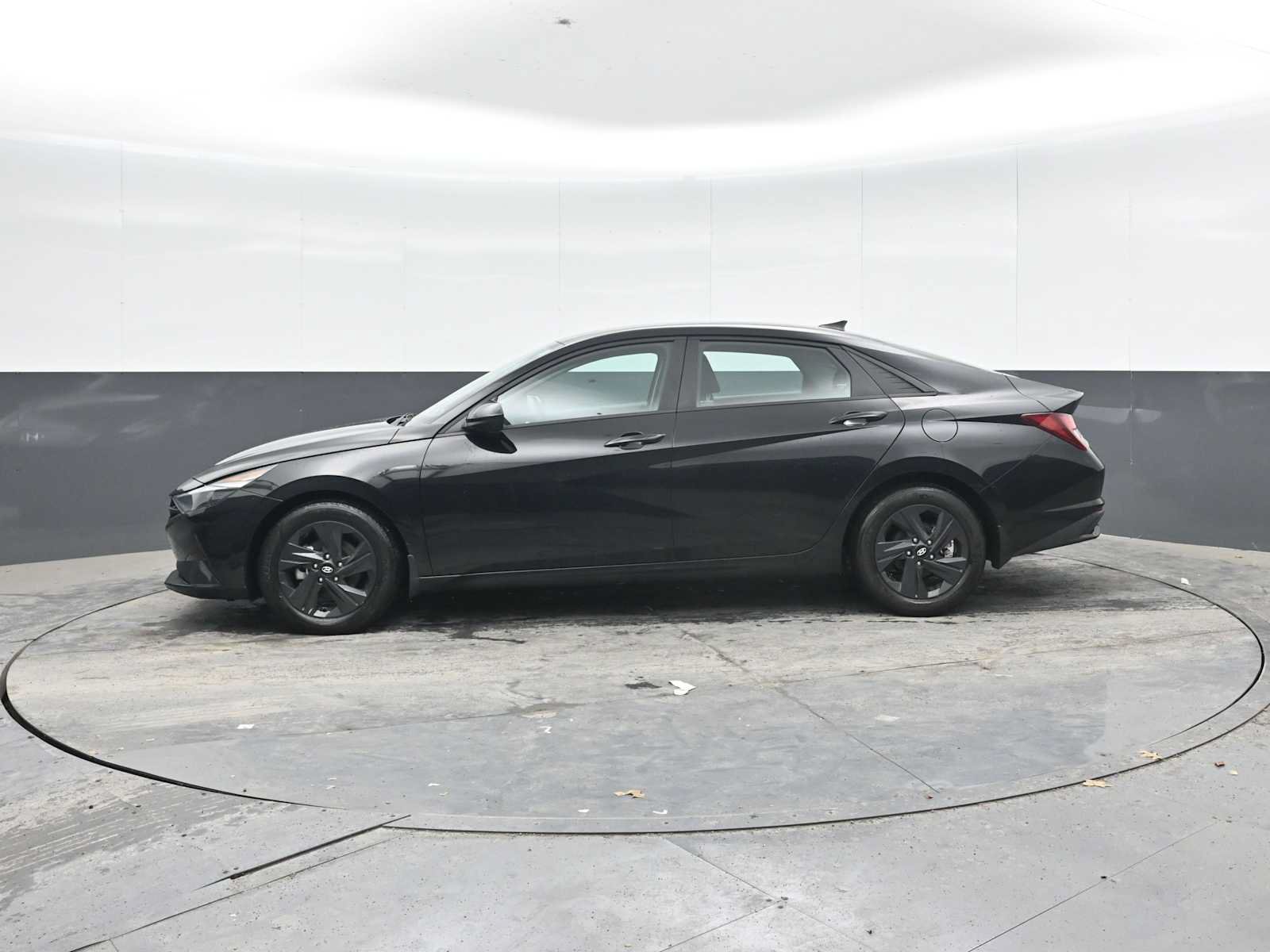 Used 2023 Hyundai Elantra SEL FWD image 4