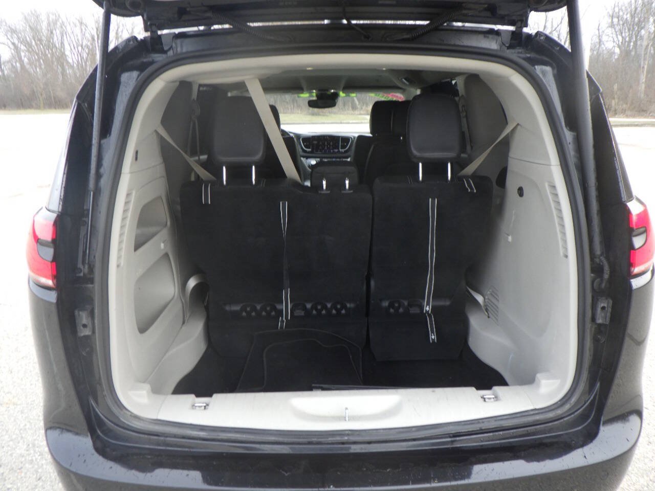 Used 2022 Chrysler Pacifica Touring-L FWD image 33