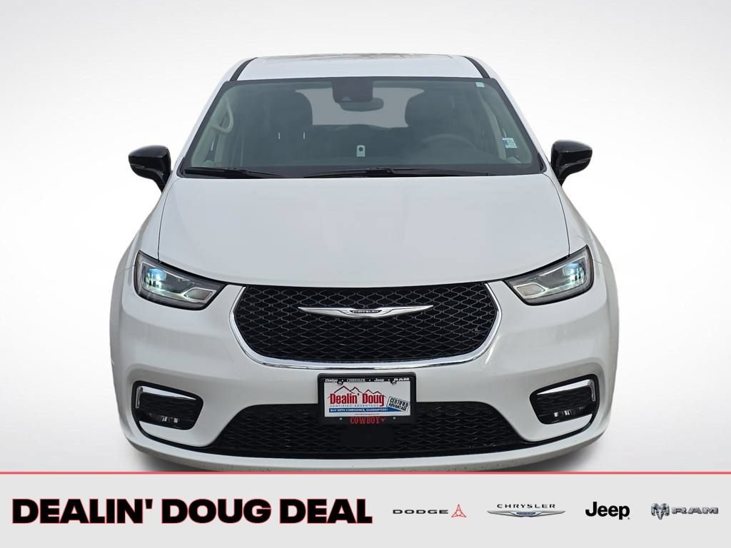 Used 2024 Chrysler Pacifica Touring-L FWD image 8
