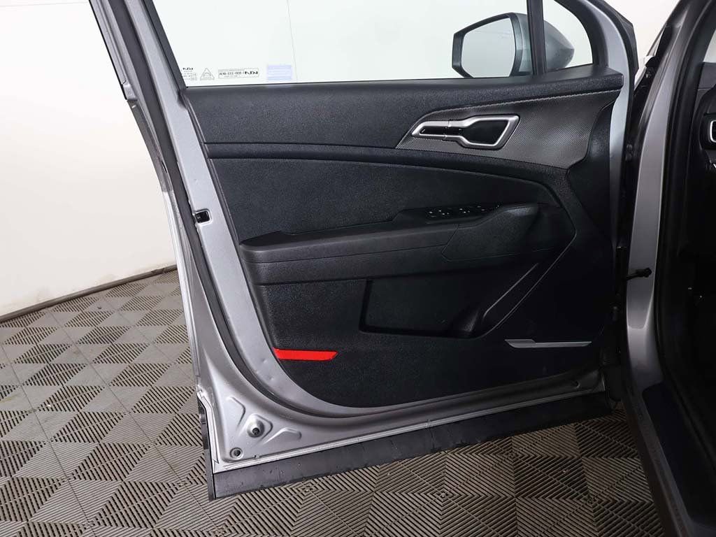 Used 2023 Kia Sportage LX image 21